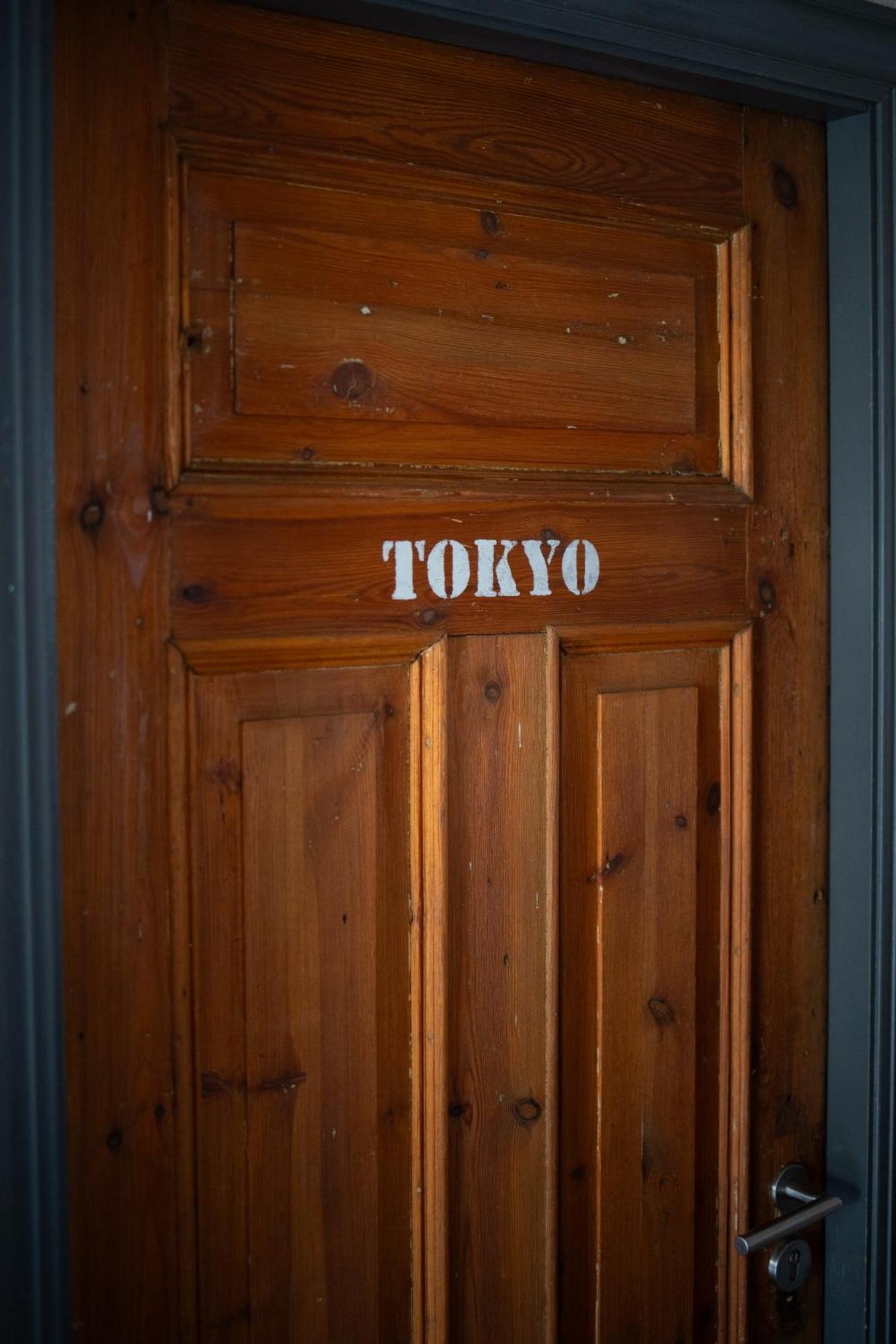 Two Wheels Hotel Riga Exterior photo