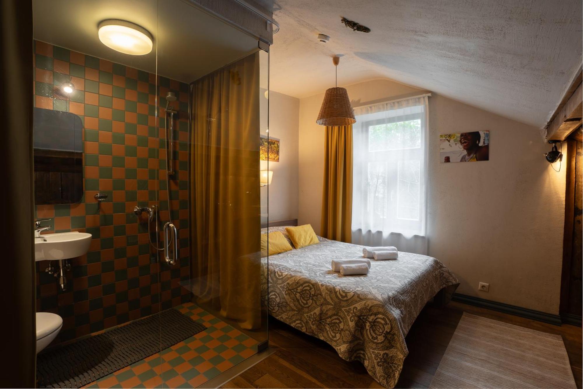 Two Wheels Hotel Riga Exterior photo