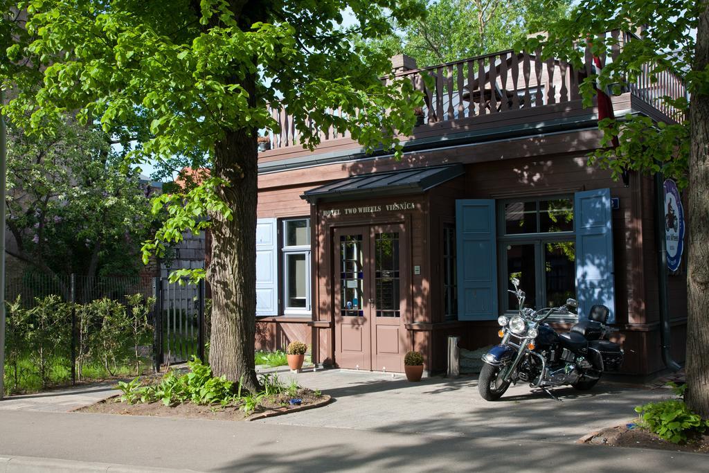 Two Wheels Hotel Riga Room photo