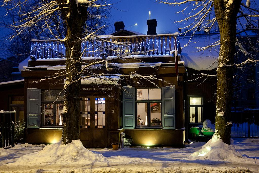 Two Wheels Hotel Riga Exterior photo