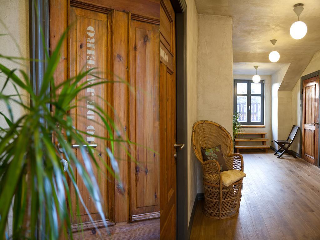 Two Wheels Hotel Riga Room photo